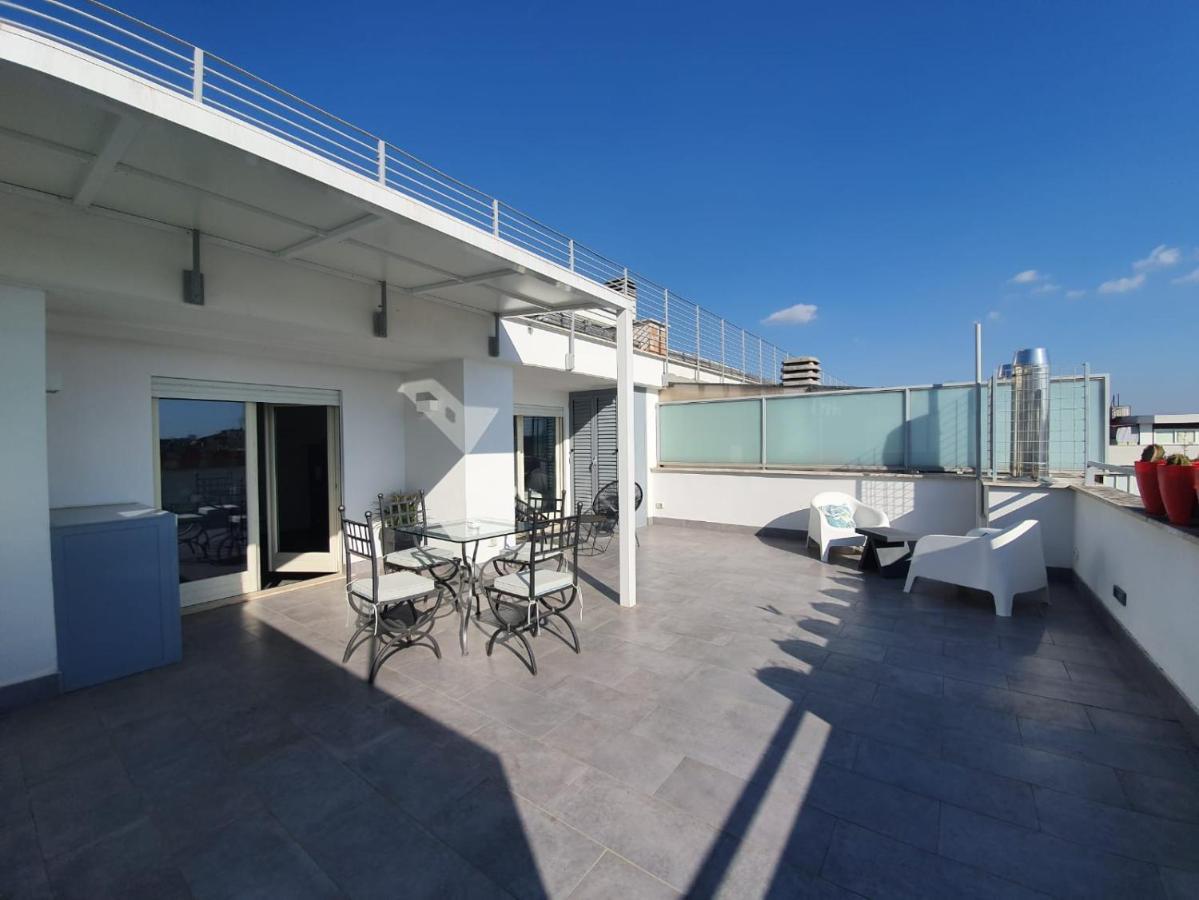 רומא Penthouse 41 In Trastevere With Big Terrace מראה חיצוני תמונה